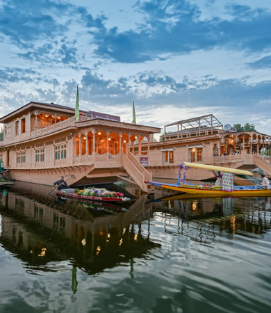 Luxury Winter Escapes: Houseboats, Skiing, and More in Kashmir