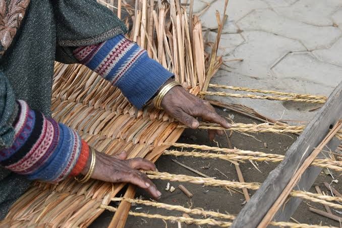 Kashmir's Living Heritage: Inside the Crafts, Art, Food & Attire That Define the Valley