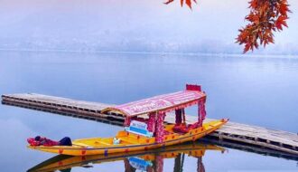 36 Hours in Srinagar: Shikara Ride, Houseboat & Kashmir Travel Guide 2026