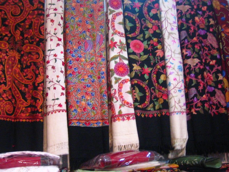 The Kashmiri Gifting Guide 2026: How to Gift Diwali, Christmas, New Year & Valentine's Day (Without Ever Sending a Generic Hamper Again)